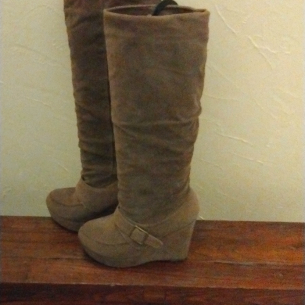 Etalia faux suede platform boots